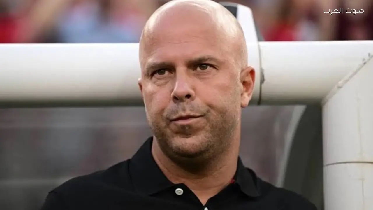 آرني سلوت يوضح موقفه من البقاء مع ليفربول