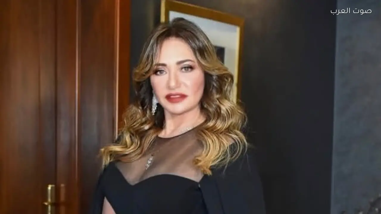 ليلى علوي تتألق بإطلالة سوداء في أحدث ظهور لها