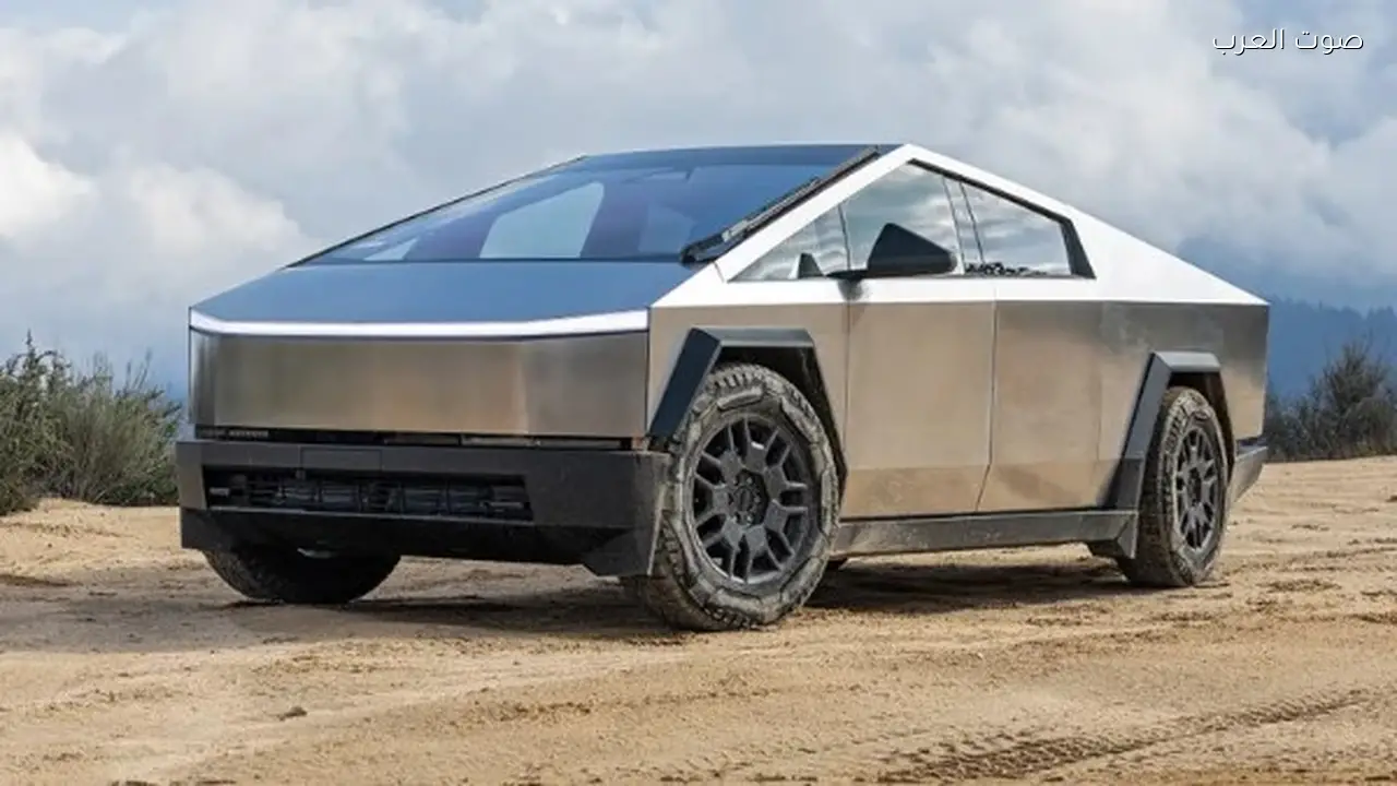 مبرد يتسبب في كسر صندوق سيارة تسلا سايبرتراك بسهولة