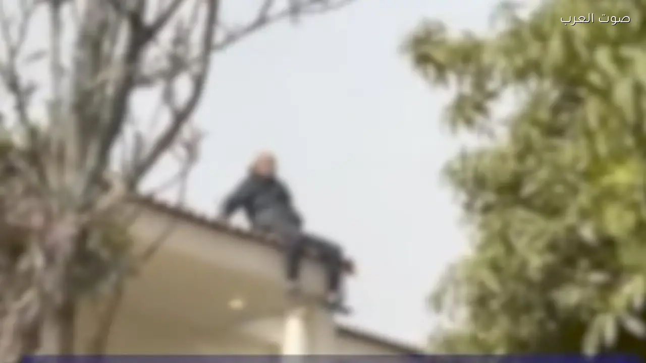 نصاب أراضٍ يسقط من سطح فيلا في الشيخ زايد