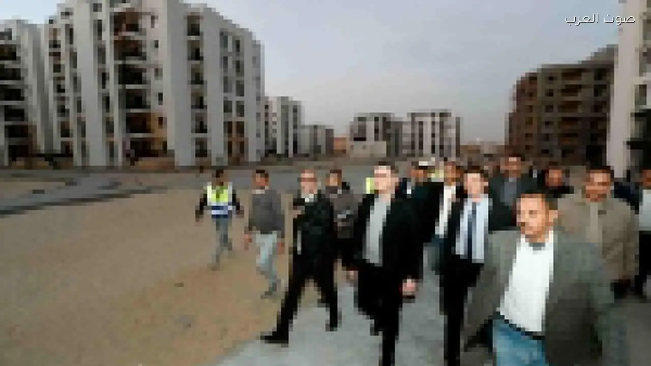 وزير الإسكان يزور مشروعات محطة كهرباء الشيخ زايد