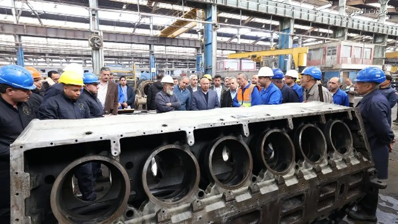 وزير النقل يزور ورش إيرماس لصيانة جرارات السكك الحديدية