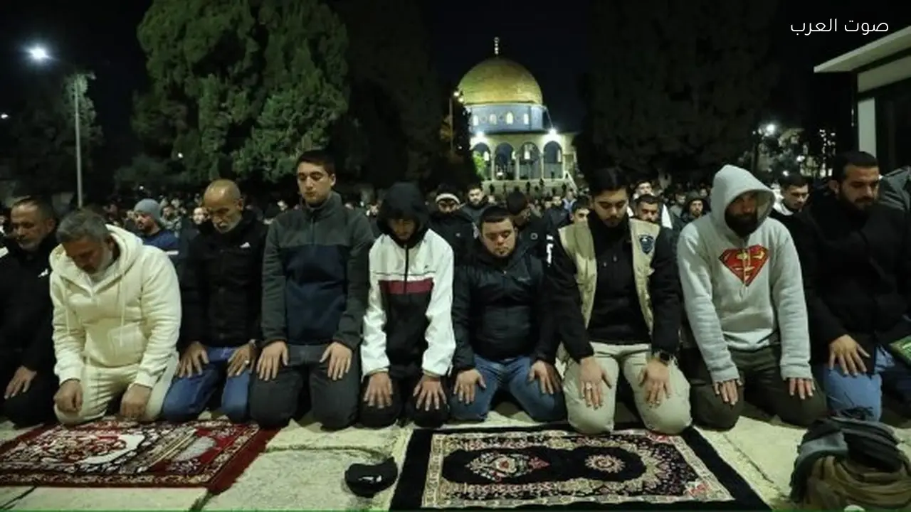 40 ألف مصل يؤدون العشاء والتراويح في الأقصى