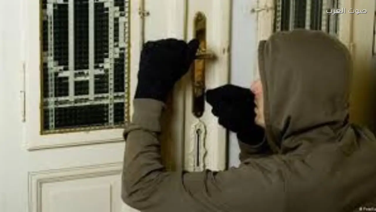 7 متهمين انتحلوا صفة رجال مباحث يقتحمون شقة في الهرم