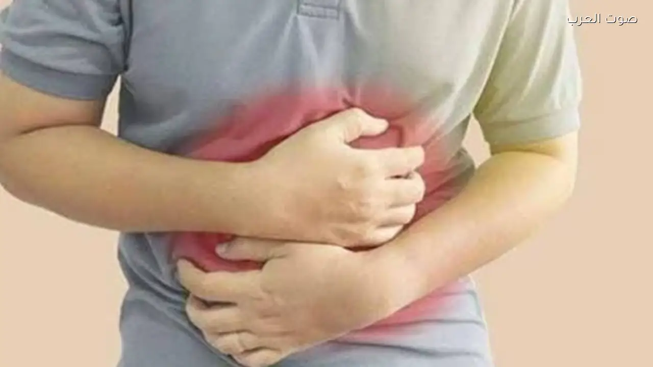 آلام المعدة المتكررة قد تشير لمرض خطير يجب الانتباه له