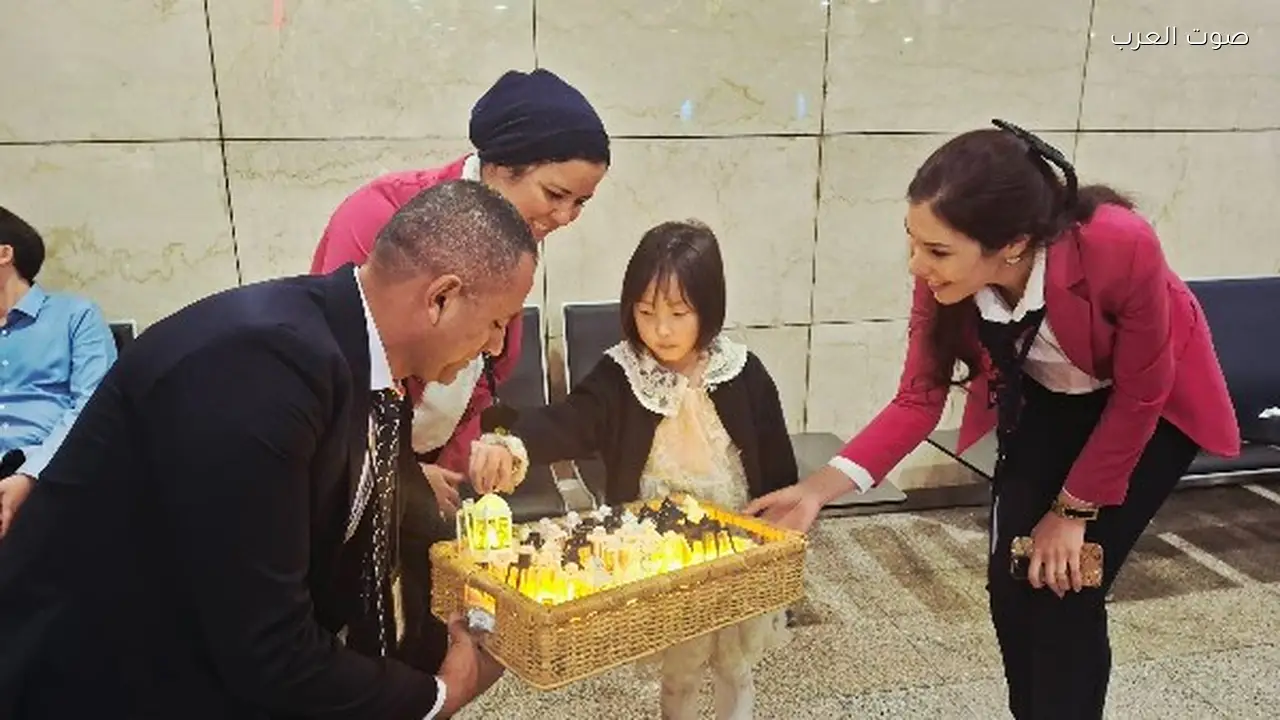 أجواء رمضانية مميزة في مطار القاهرة مع فوانيس وحلويات للمسافرين