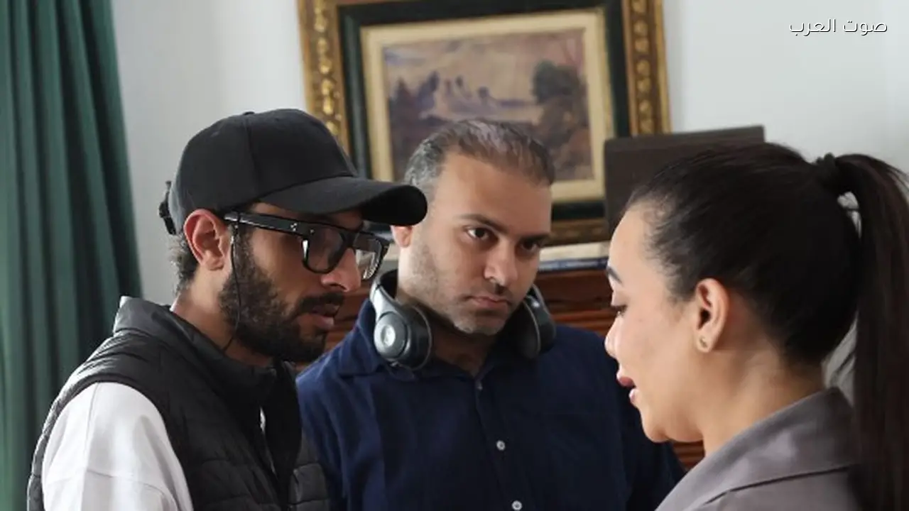 أسرة مسلسل “إعلام وراثة” تنتقل إلى القاهرة الجديدة