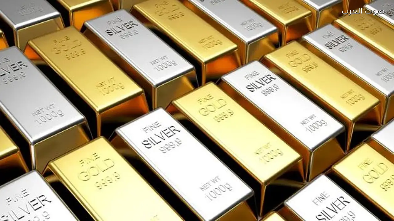 أسعار الذهب تتراجع 1% والفضة تنخفض 2.7%