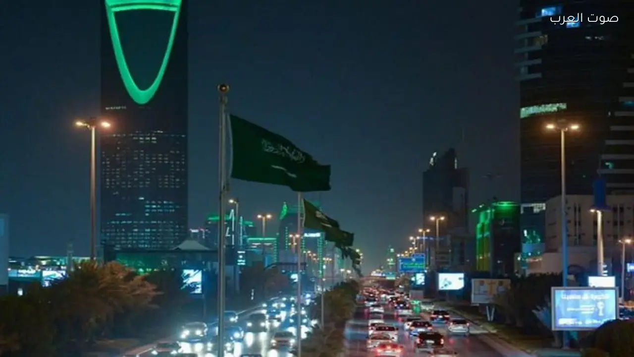 أمانة الرياض تزيّن الشوارع بـ 25 ألف علم احتفالاً بيوم التأسيس