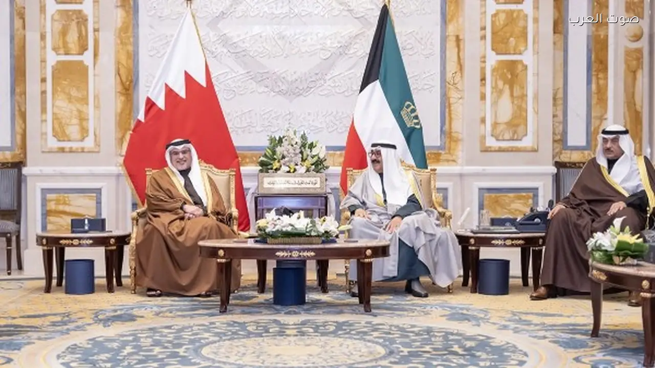أمير الكويت وولي عهد البحرين يناقشان المستجدات الإقليمية والدولية