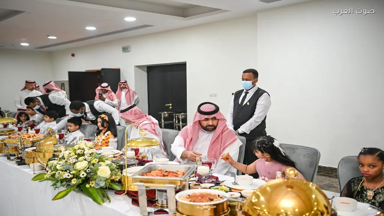 أمير جازان ونائبه يشاركان الأيتام إفطار رمضان