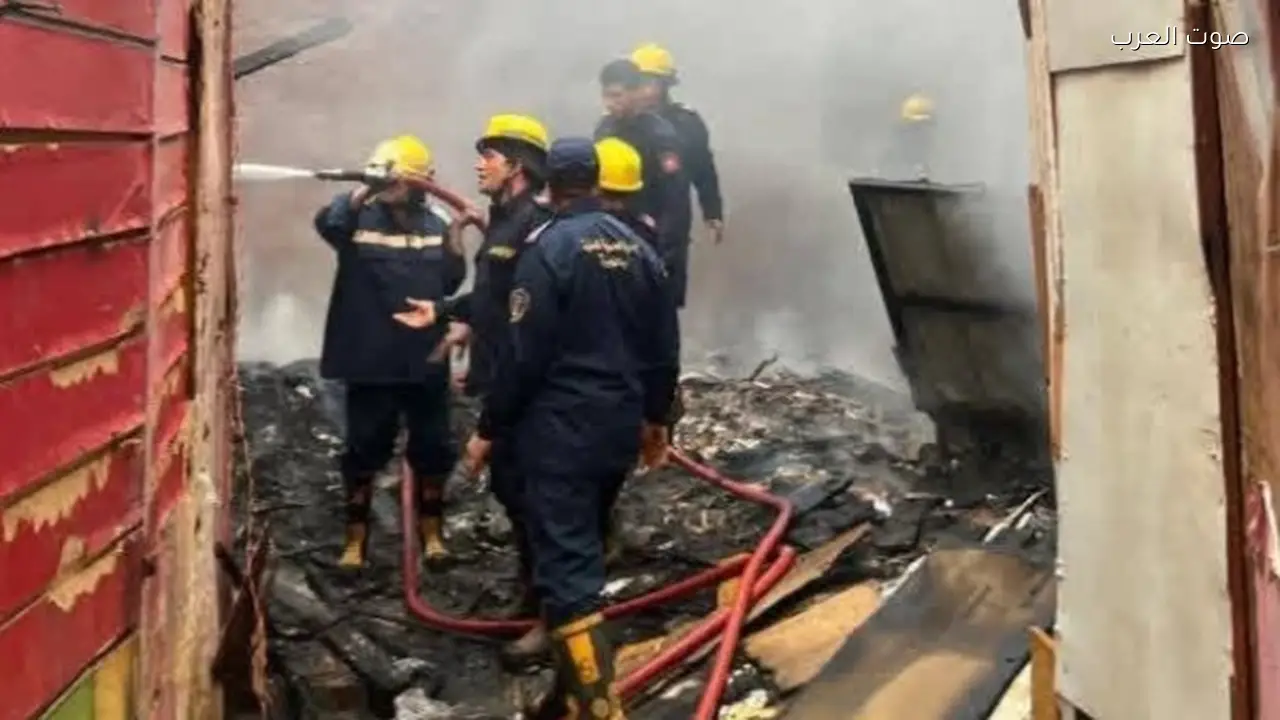 إخماد حريق في مخزن سلع ومفروشات بالمحلة الكبرى