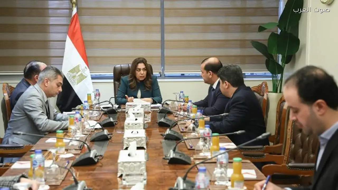 اجتماع لوزيرة التنمية المحلية مع قيادات الوزارة لمتابعة الملفات المهمة