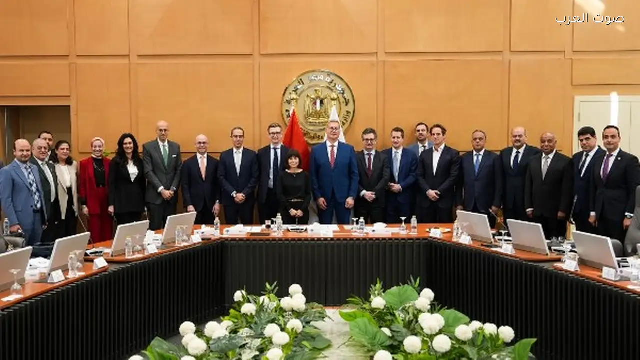 اجتماع وزراء البترول والمالية مع المؤسسات المالية