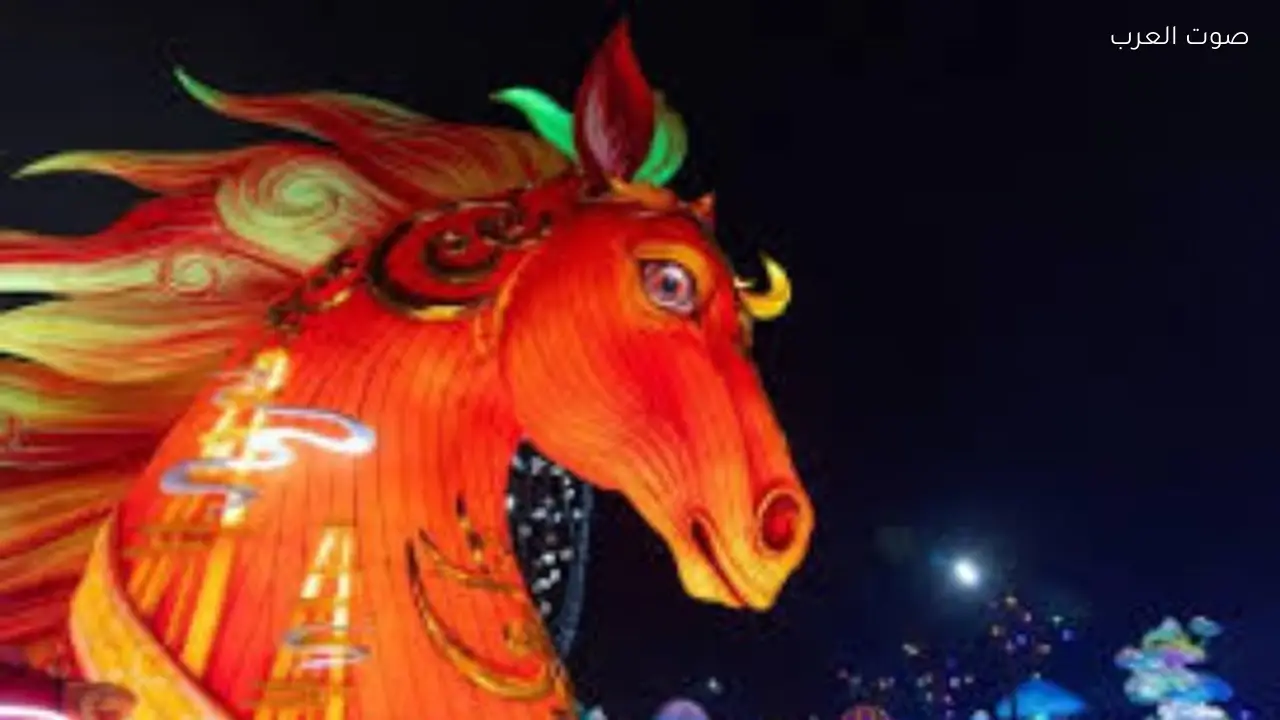 احتفال رأس السنة القمرية بمسيرة تنانين وخيول في الحي الصيني بلندن