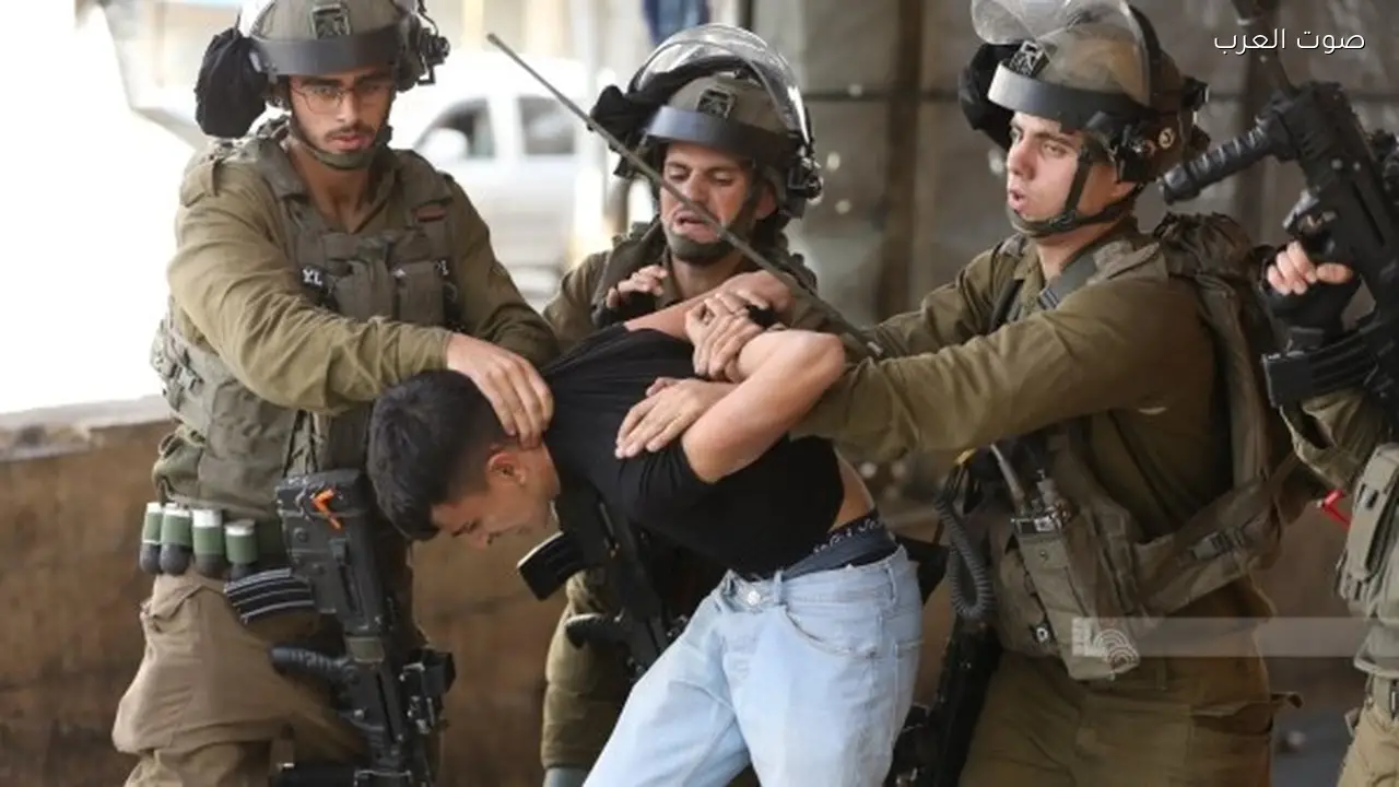اعتقال 22 فلسطينياً في نابلس من قبل الاحتلال الإسرائيلي