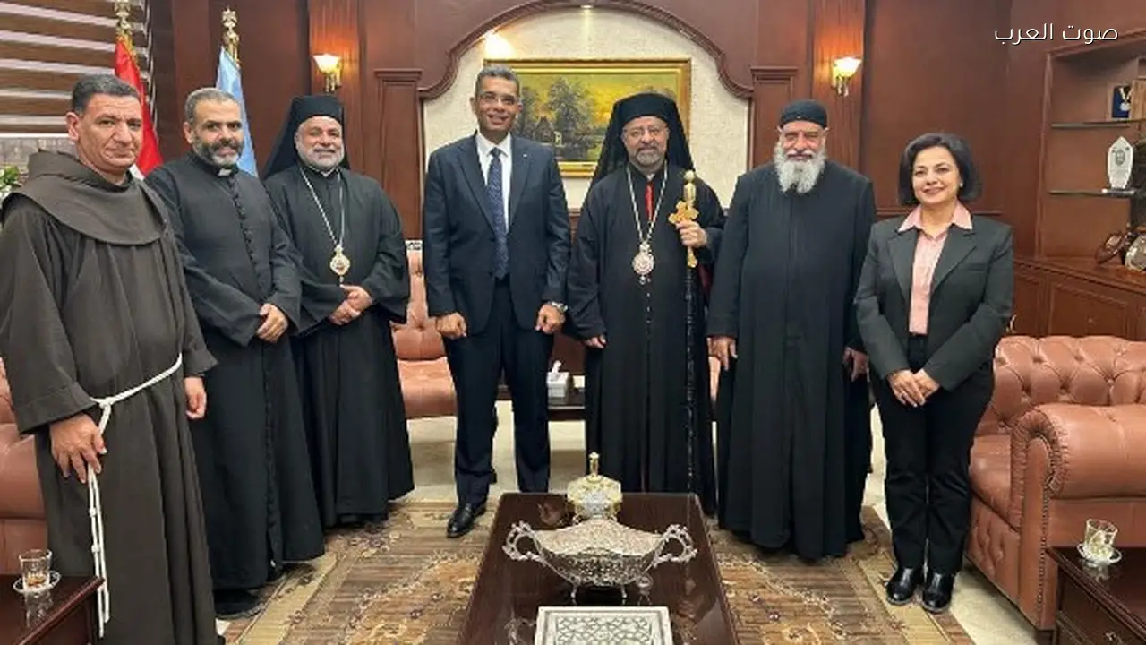 البطريرك الأنبا إبراهيم إسحق والأنبا عمانوئيل يهنئان محافظ البحر الأحمر