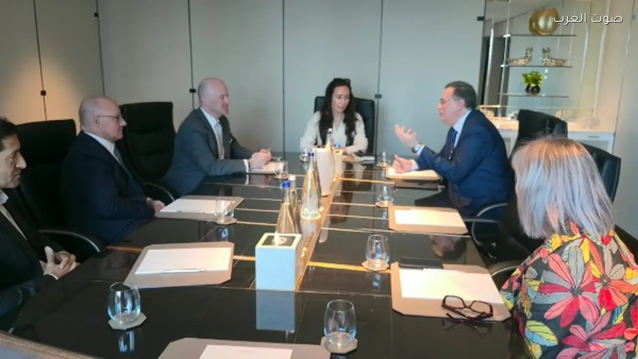 التنظيم والإدارة يسعى للاستفادة من التجارب العالمية في الإدارة الرقمية