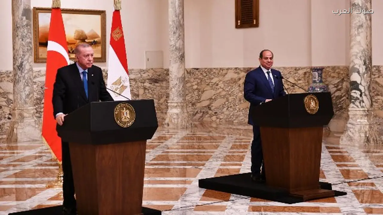 الرئيس السيسي وقرينته يودعان الرئيس التركي وزوجته في نهاية زيارته لمصر