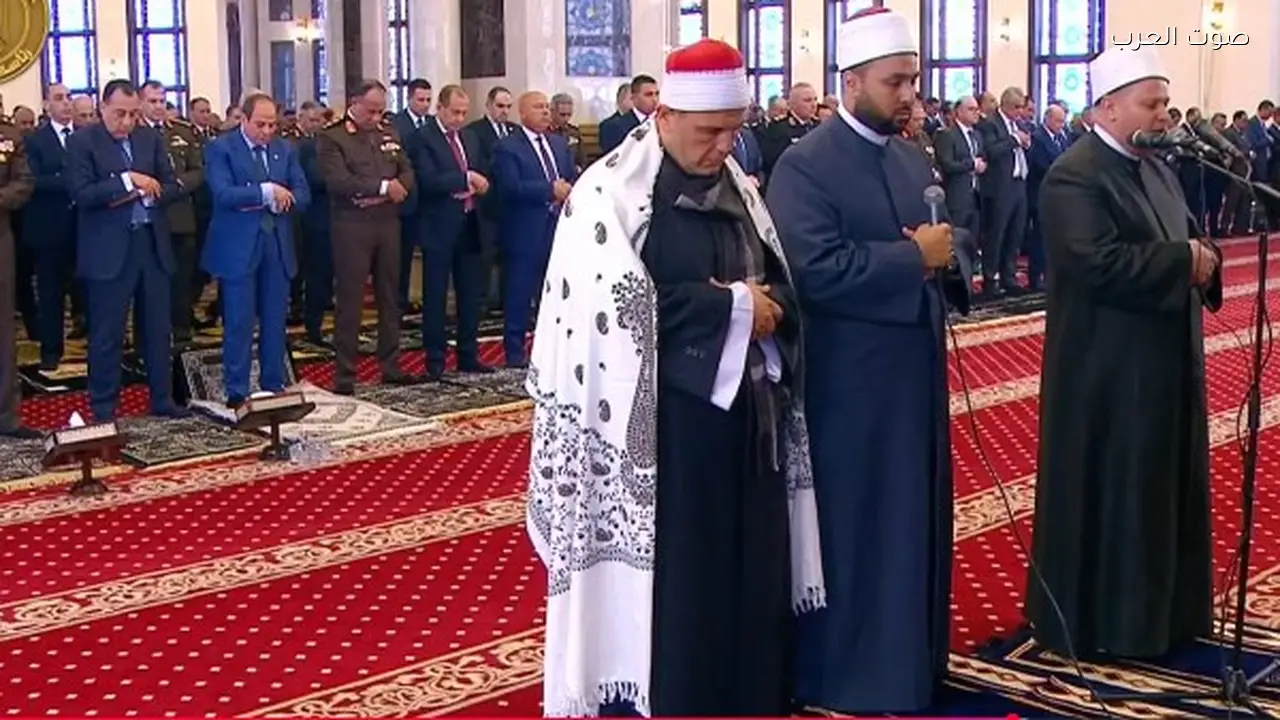 الرئيس السيسي يؤدي صلاة الجمعة في مسجد المشير طنطاوي بذكرى انتصار العاشر من رمضان