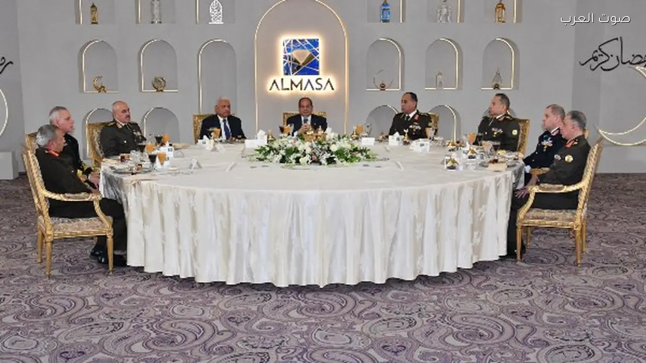 الرئيس السيسي يؤكد على أهمية تلاحم مؤسسات الوطن وإخلاص القادة