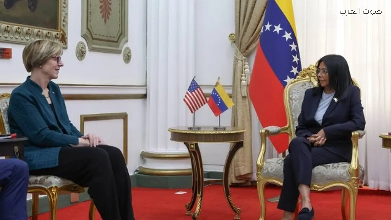 الرئيسة الفنزويلية المؤقتة تجتمع مع الدبلوماسية الأمريكية في كاراكاس