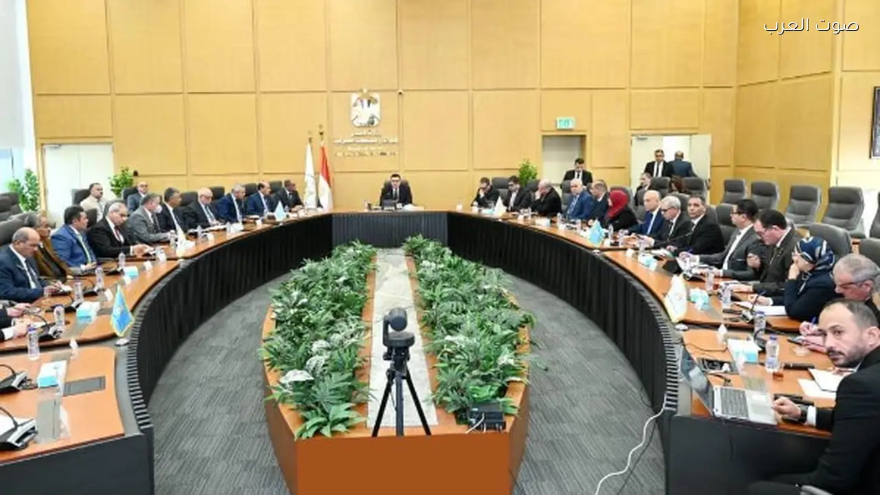 الشربيني يطالب مسؤولي الإسكان بالاعتماد على المنتج المحلي في المشاريع