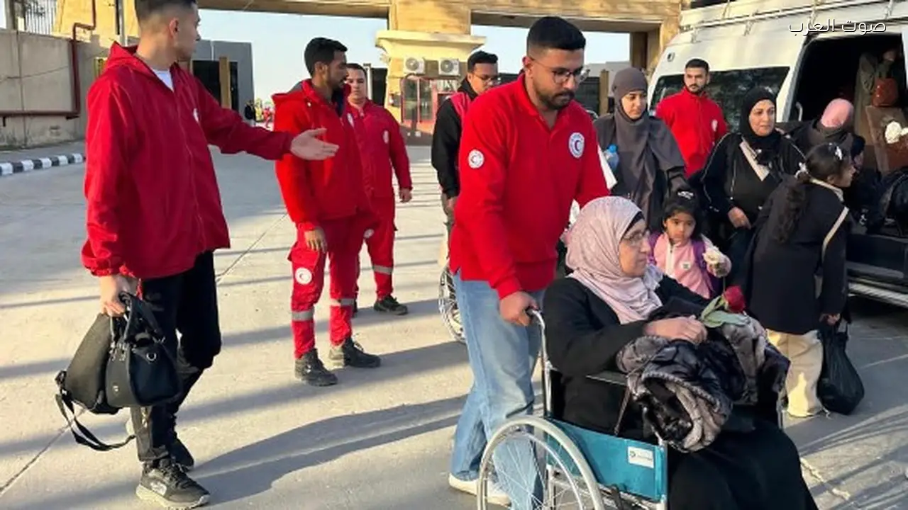 الهلال الأحمر المصري يستقبل الجرحى الفلسطينيين بمعبر رفح بالدعم الطبي والنفسي والغذائي