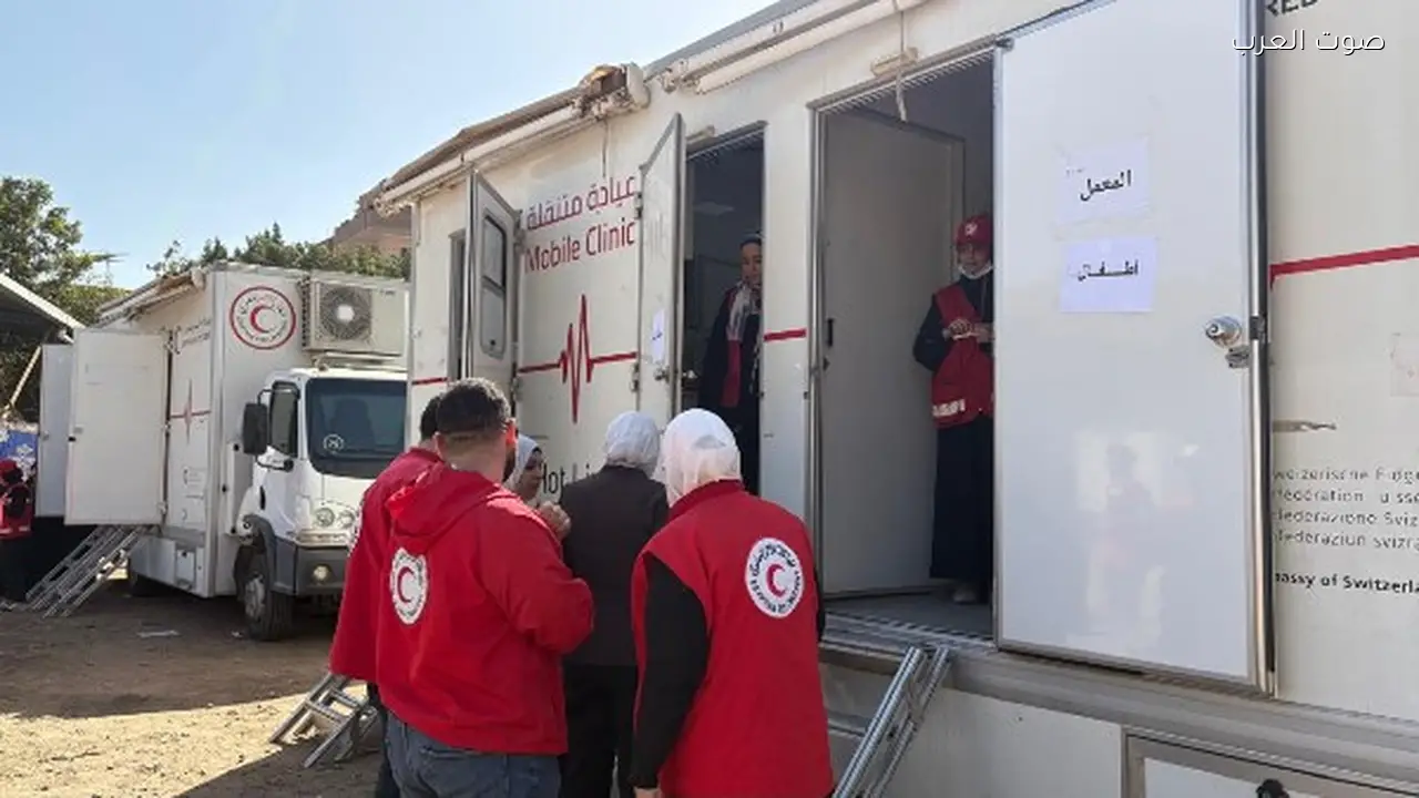 الهلال الأحمر يرسل أطباء وسلال غذاء لإنقاذ قرى المنوفية من الفيضان