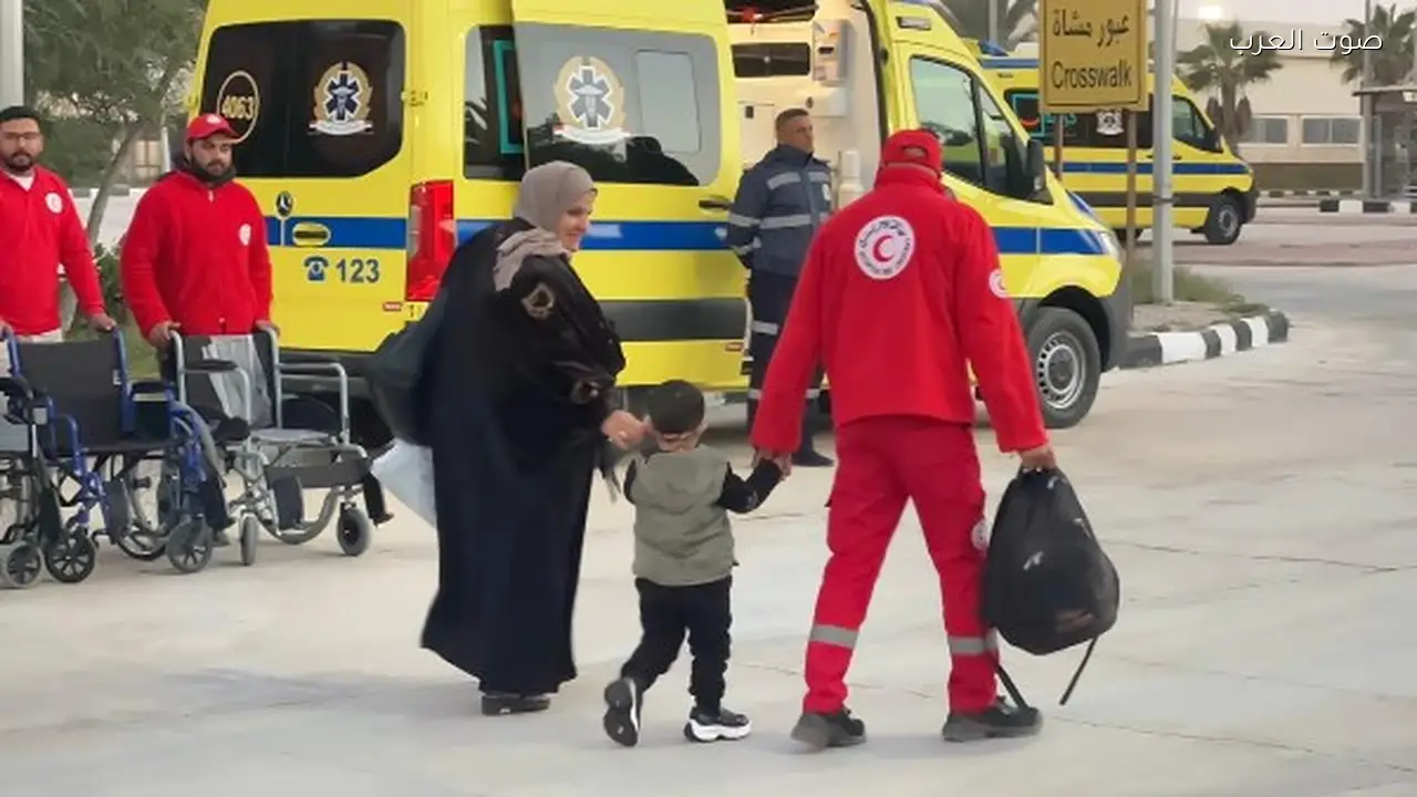 الهلال الأحمر يستقبل الدفعة الـ 11 من قافلة «زاد العزة»