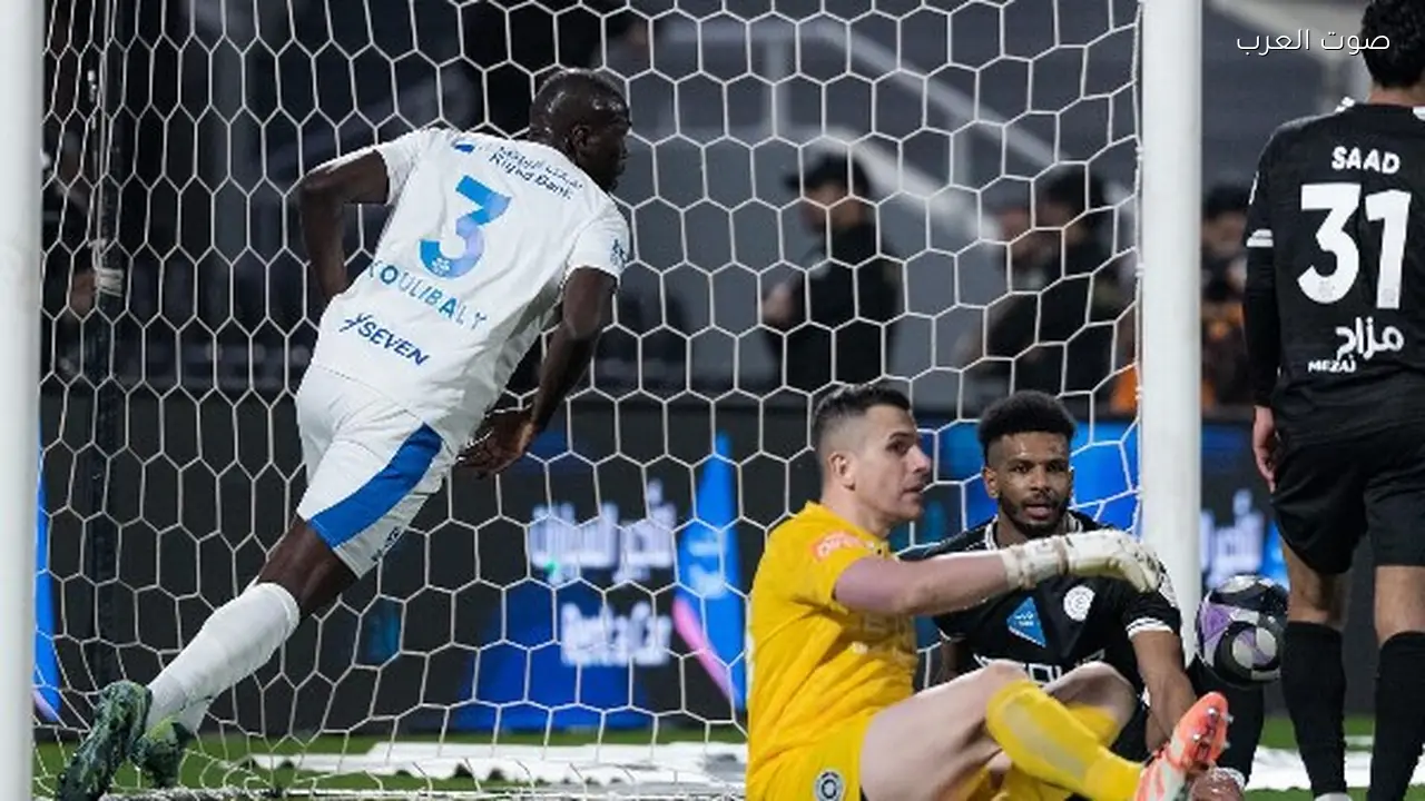 الهلال يتفوق على الشباب 3-2 في الشوط الأول بدوري روشن السعودي