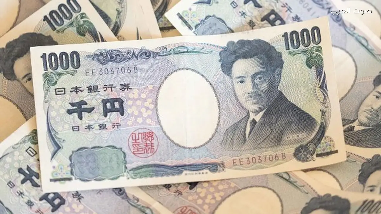 الين الياباني يقوى والدولار ثابت مع انتظار الرسوم الأمريكية