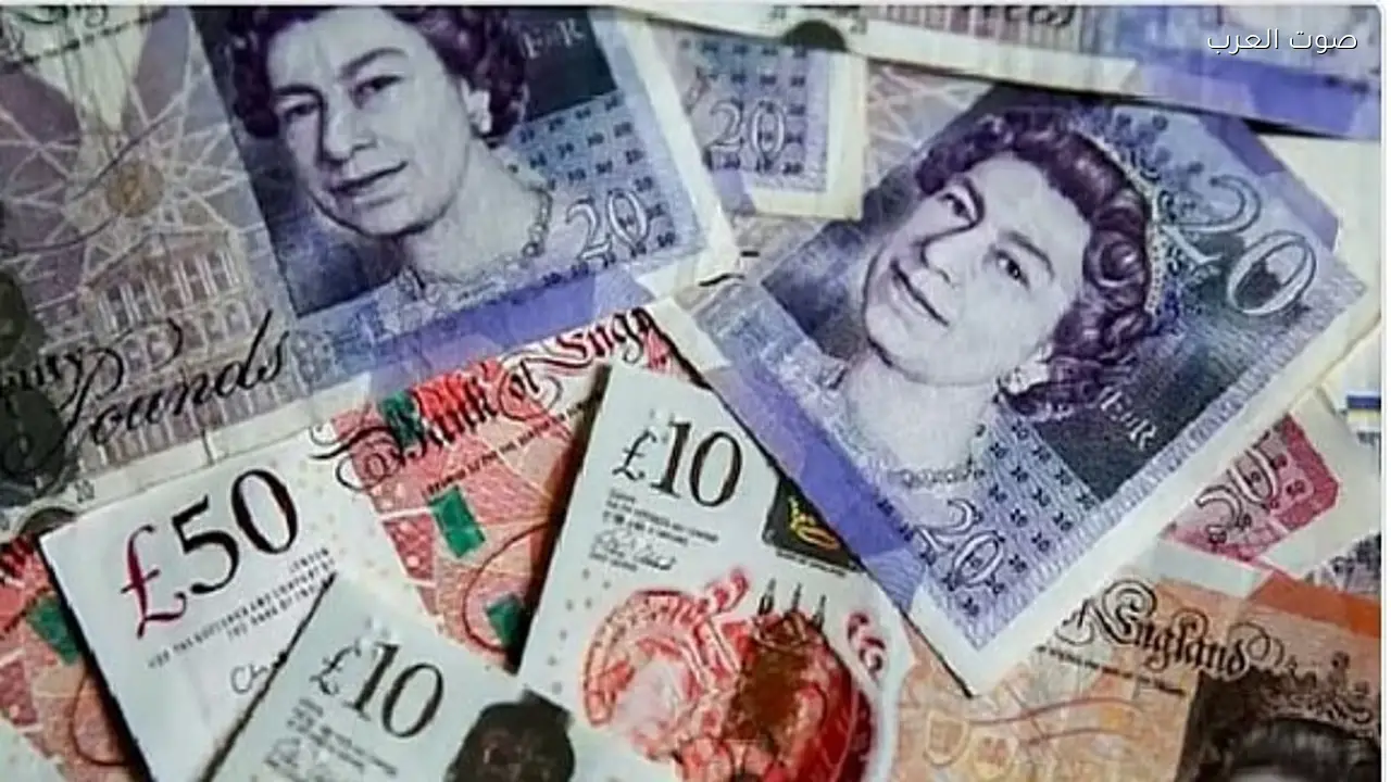 انخفاض الجنيه الإسترليني أمام الدولار وارتفاعه أمام اليورو