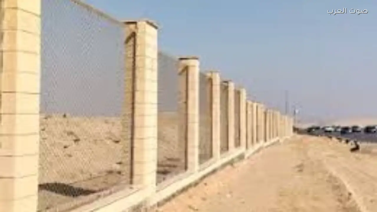 انفجار كاوتش سيارة نقل يتسبب في تلف سور المنطقة الأثرية