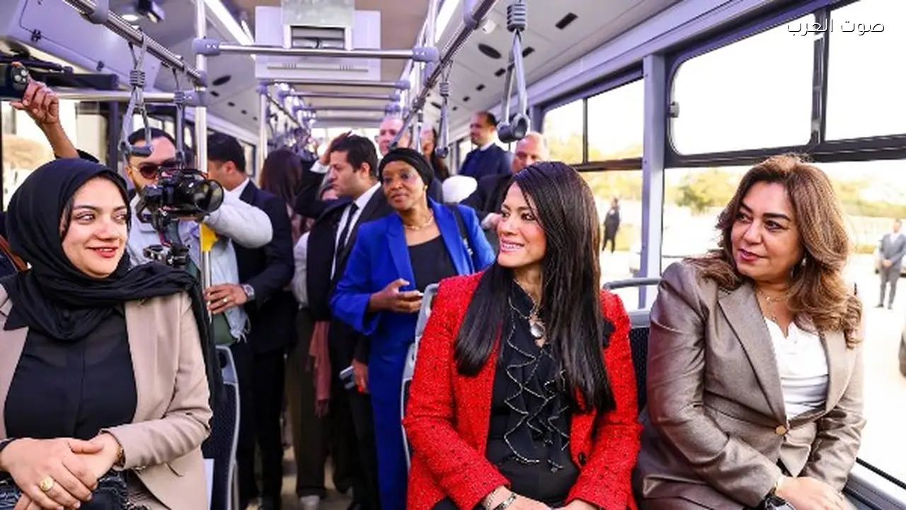 بدء التشغيل التجريبي للأتوبيسات الكهربائية بحضور بعثة البنك الدولي