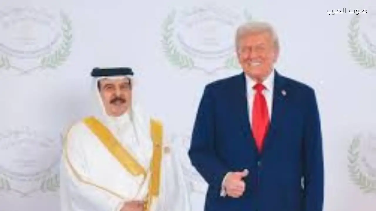 ترامب يشارك في مزاح مع ملك البحرين في افتتاح مجلس السلام