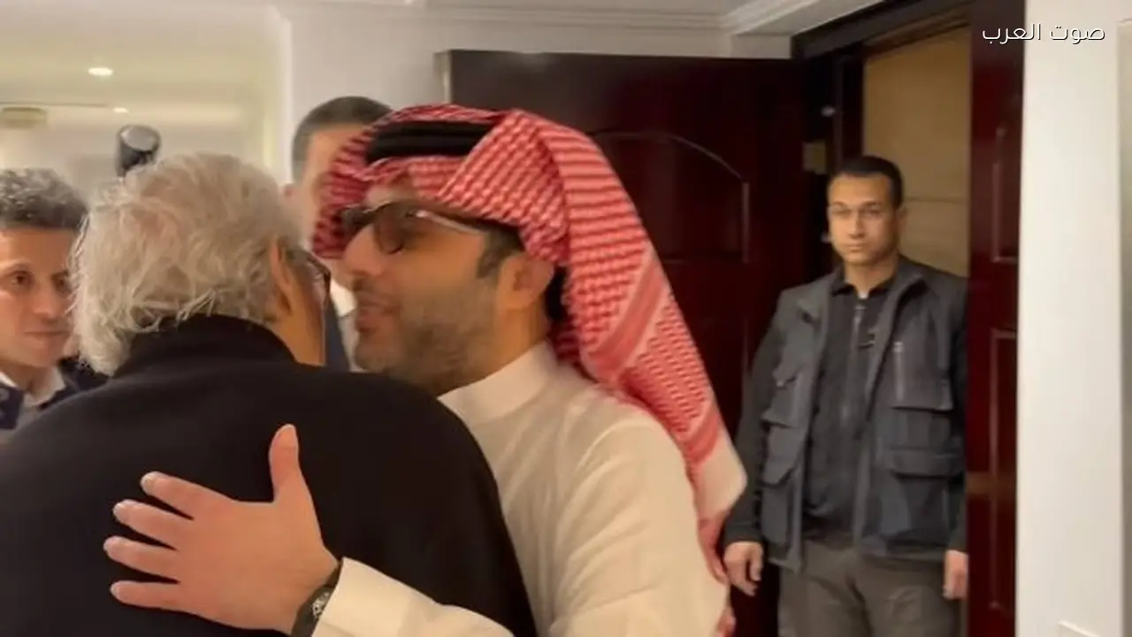 تركي آل الشيخ يزور فاروق حسني في منزله