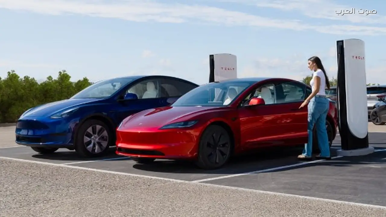 تسلا تطلق طريقة جديدة لشحن السيارات الكهربائية عبر مقبض الباب