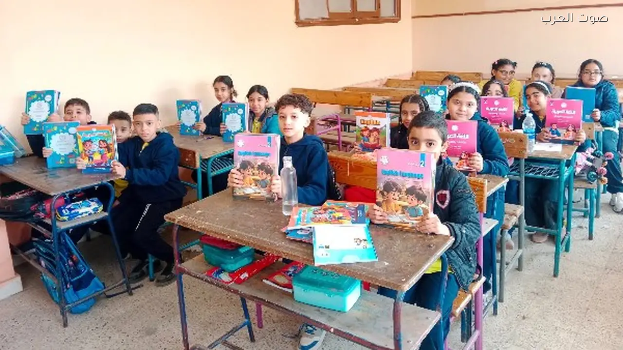 تسليم كتب الترم الثاني للطلاب مع بداية الدراسة في المدارس