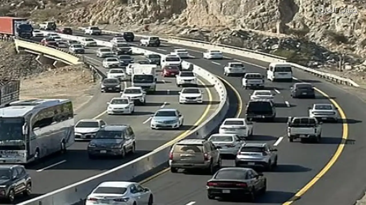 تشغيل تقاطع الدائري الرابع مع طريق السيل في مكة المكرمة