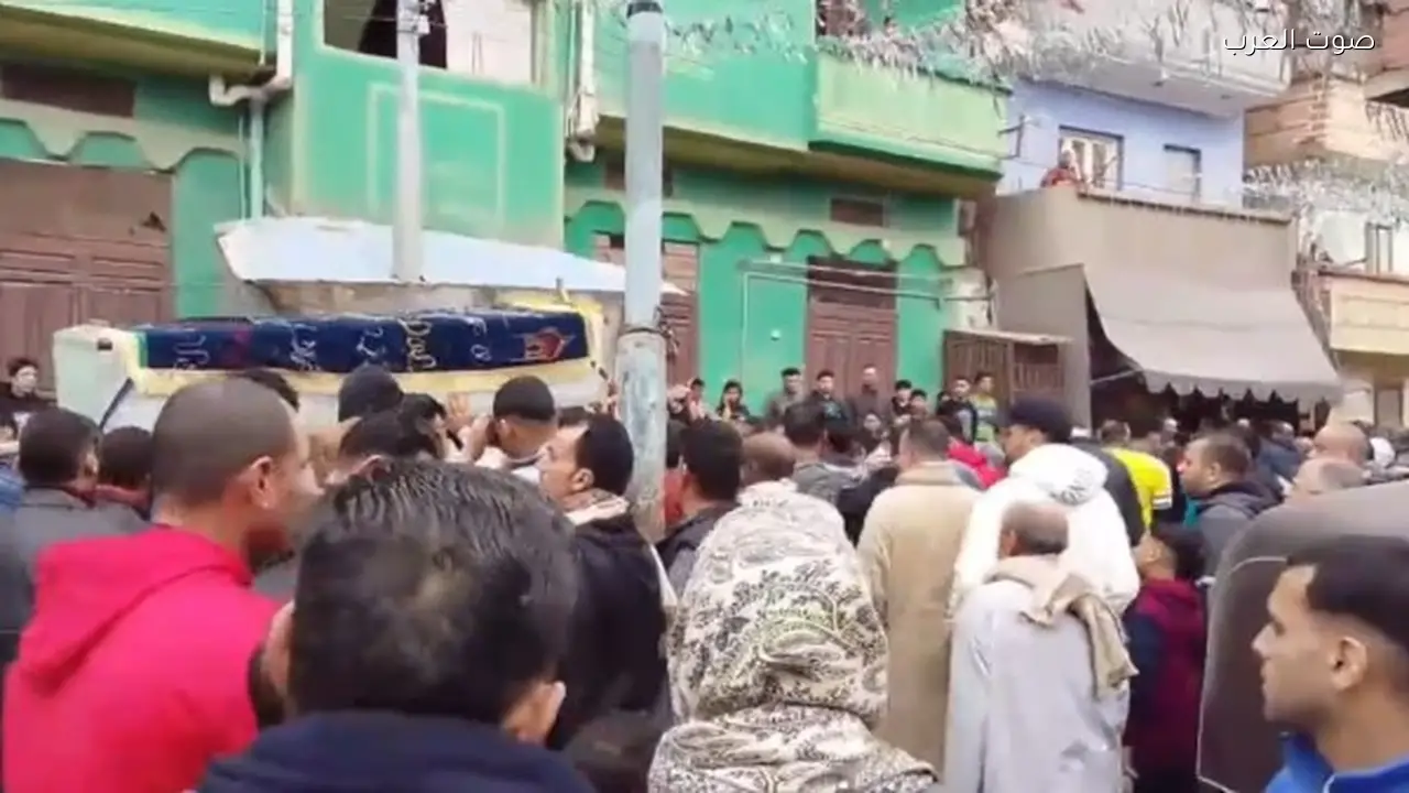 تشييع جثمان شاب قُتل في قرية بالدقهلية بسبب الثأر