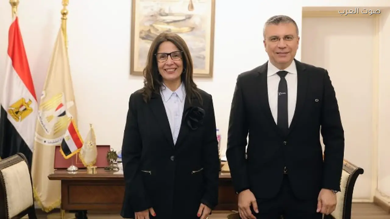 جيهان زكي وعمرو الليثي يناقشان تعزيز القوة الناعمة لمصر في منظمة التعاون الإسلامي