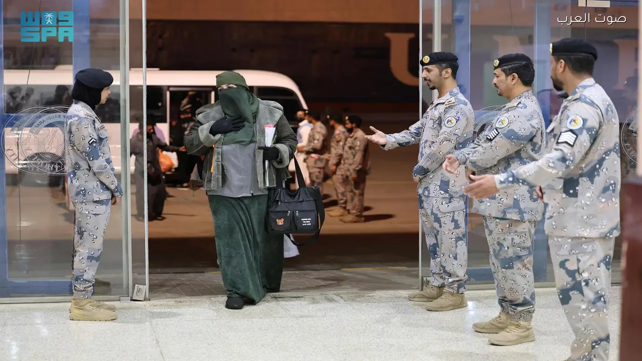 حرس الحدود يستقبل المعتمرين القادمين من مصر في ميناء ينبع التجاري