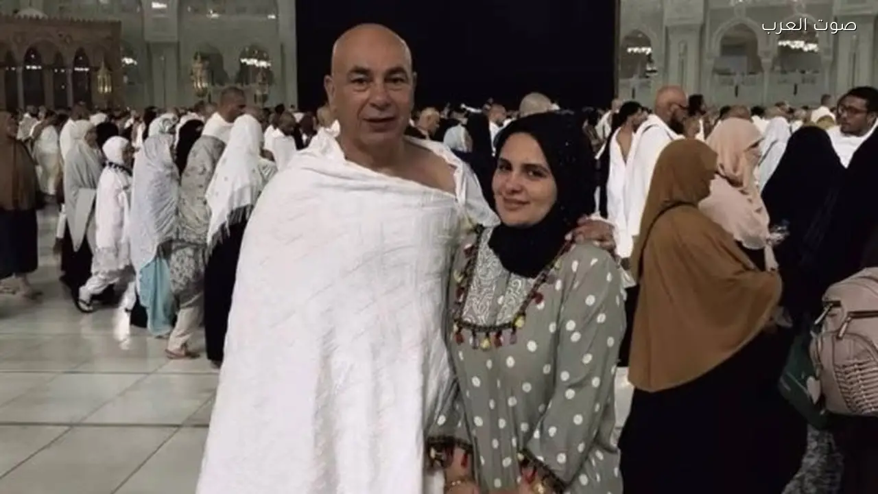 حسام حسن يؤدي مناسك العمرة مع أسرته