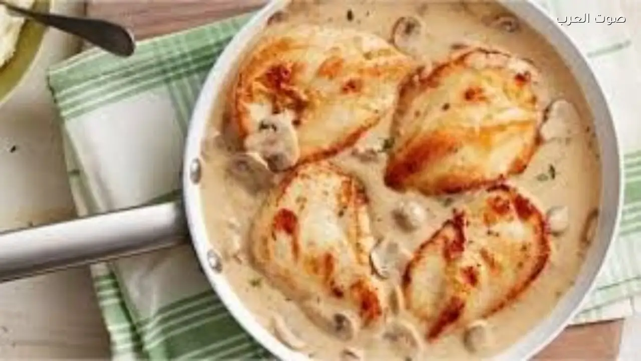 دجاج بالكريمة والمشروم في 30 دقيقة بوصفة سهلة ومميزة