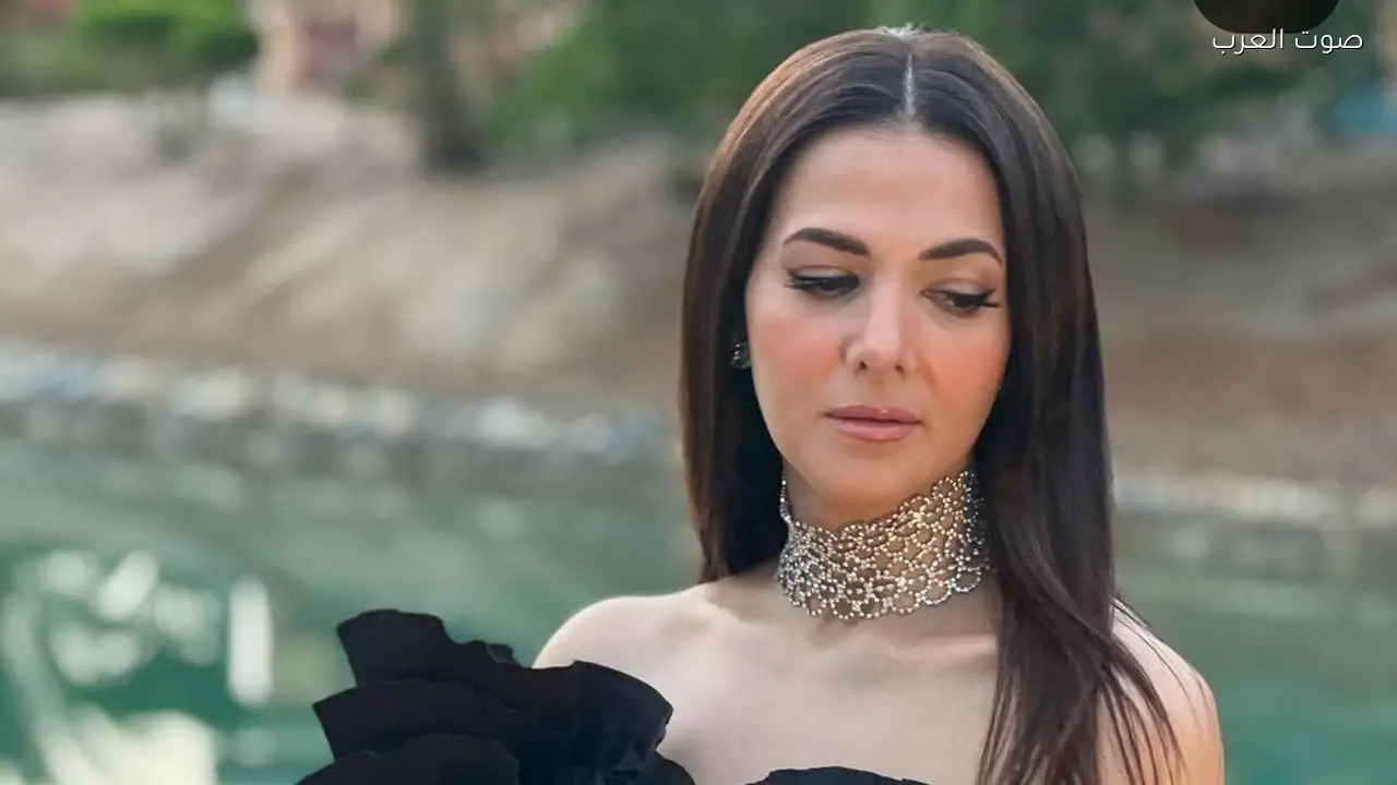 دنيا سمير غانم تتألق بإطلالة أنيقة في أحدث ظهور لها