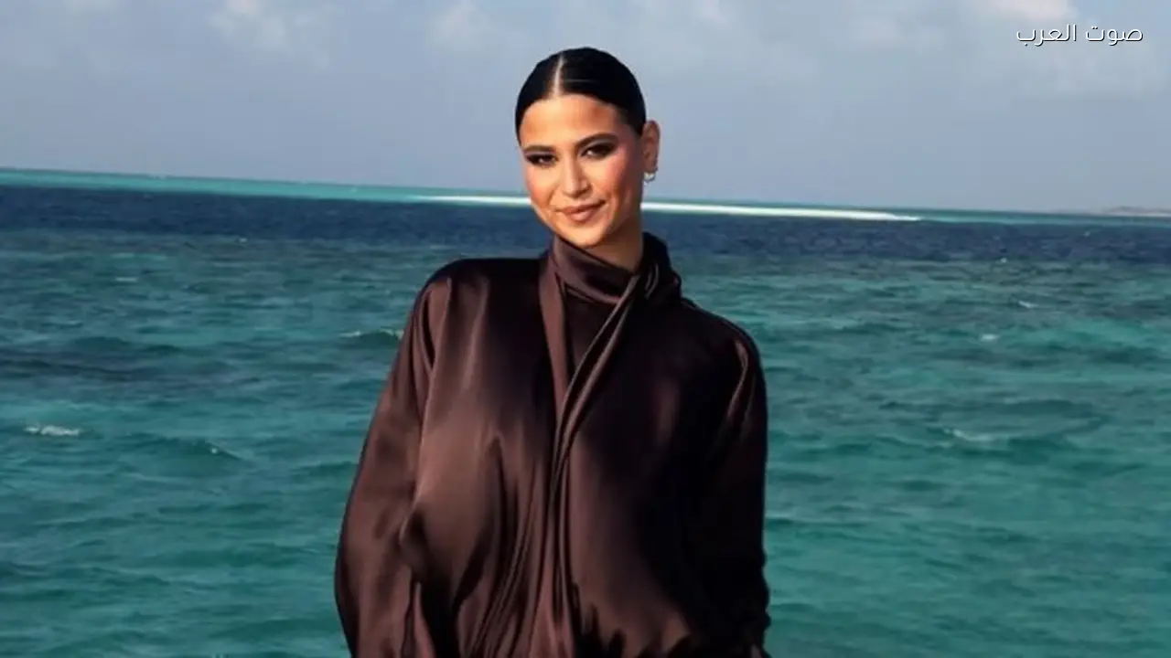 دينا داش تتصدر العناوين في أحدث إطلالة لها