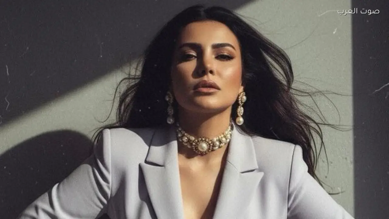 دينا فؤاد تتصدر النقاشات بإطلالة جديدة والجمهور يتساءل عن هويتها