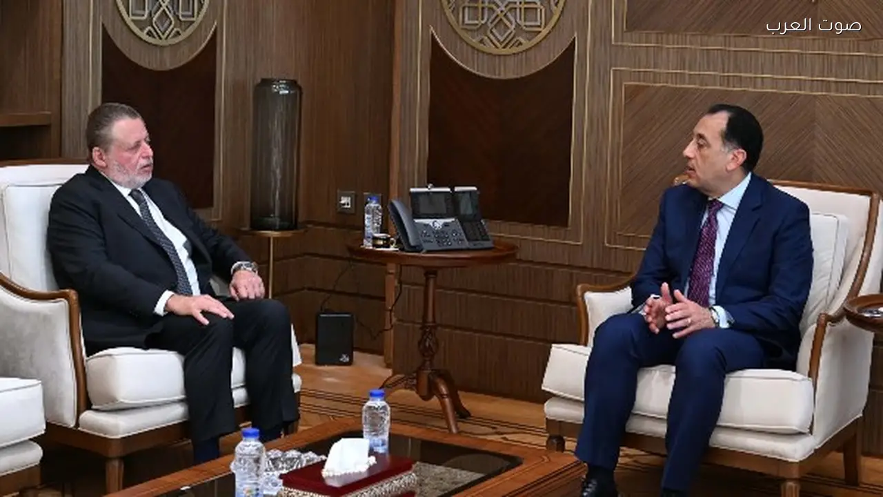 رئيس الوزراء يبحث مع محافظ البنك المركزي ملفات اقتصادية هامة