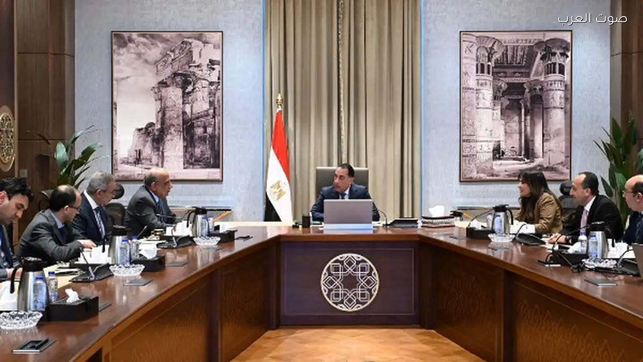 رئيس الوزراء يناقش ملفات العمل مع وزير الكهرباء
